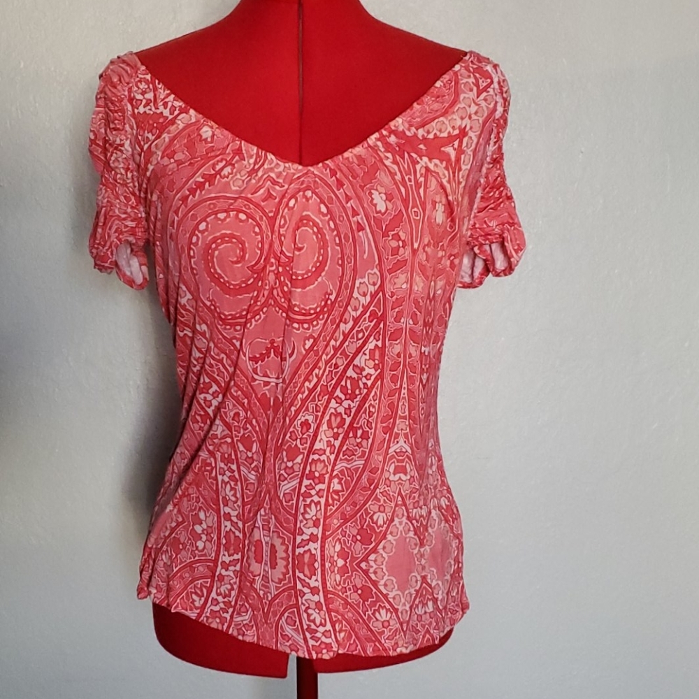 Jennifer Lopez V neck tee